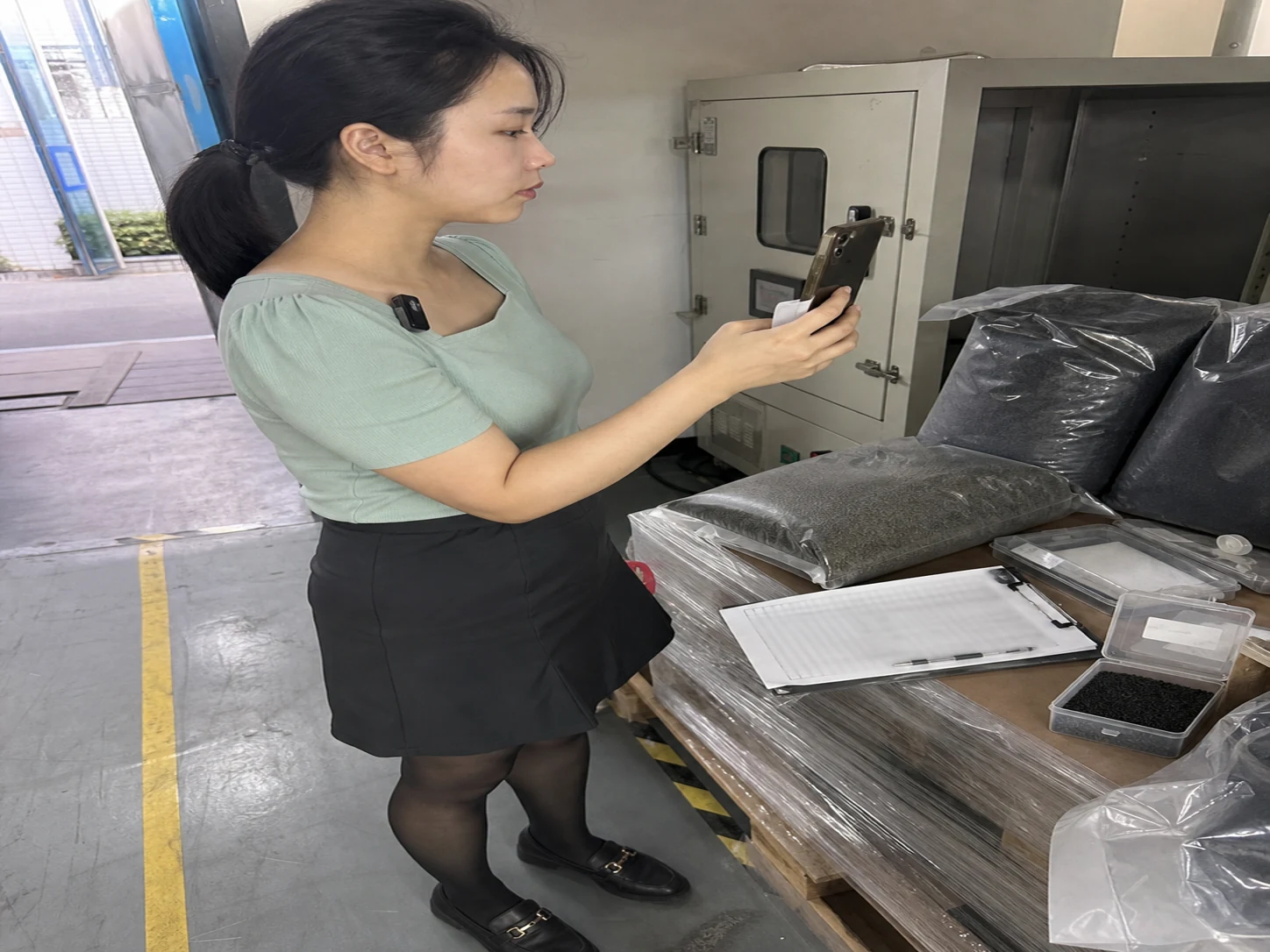精密聚醚醚酮原料包装、取样与干燥条件现场核对